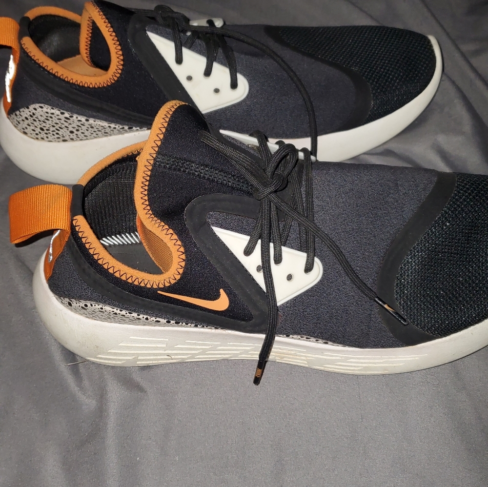 Nike lunarcharge safari print size 11
